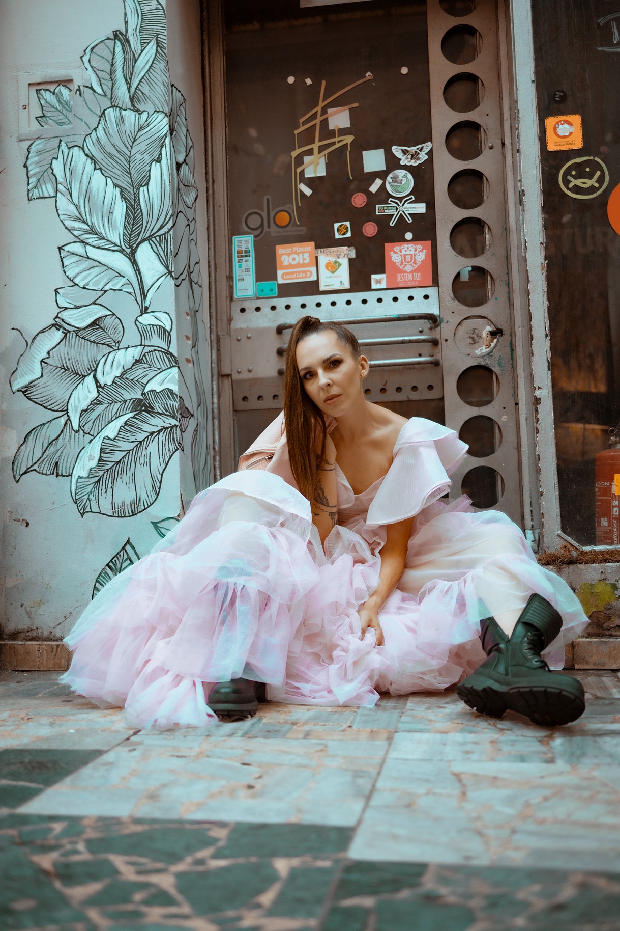 Profesjonalna fotografia ślubna – naturalne kadry, elegancja i emocje, które pozostaną z Wami na zawsze. Wasz dzień uchwycony w wyjątkowy sposób. Profesjonalna sesja rodzinna – uchwycę codzienną radość, czułość i wspólne chwile, które staną się piękną pamiątką na lata. Luksusowa, kobieca sesja boudoir. Studio i doświadczenie pełne pewności siebie oraz pięknych zdjęć.