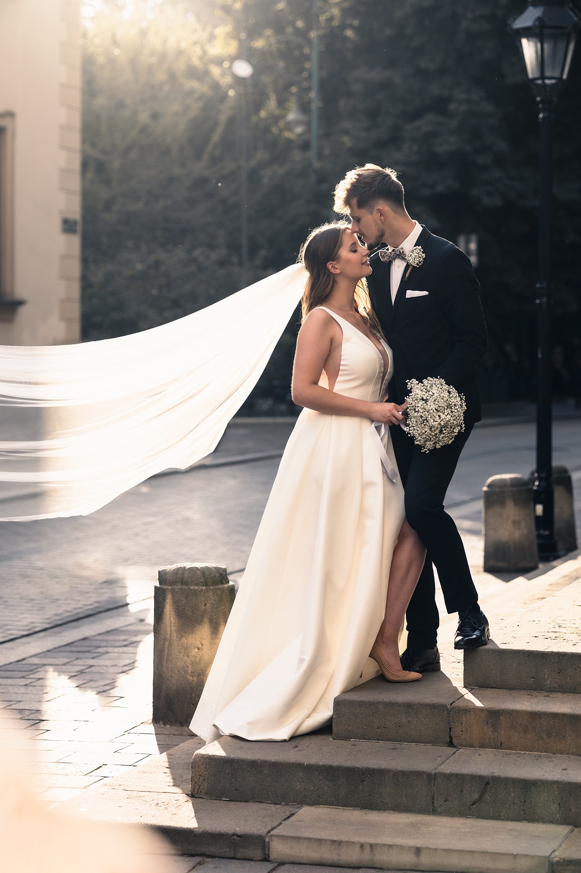 Profesjonalna fotografia ślubna – naturalne kadry, elegancja i emocje, które pozostaną z Wami na zawsze. Wasz dzień uchwycony w wyjątkowy sposób. Profesjonalna sesja rodzinna – uchwycę codzienną radość, czułość i wspólne chwile, które staną się piękną pamiątką na lata. Luksusowa, kobieca sesja boudoir. Studio i doświadczenie pełne pewności siebie oraz pięknych zdjęć.